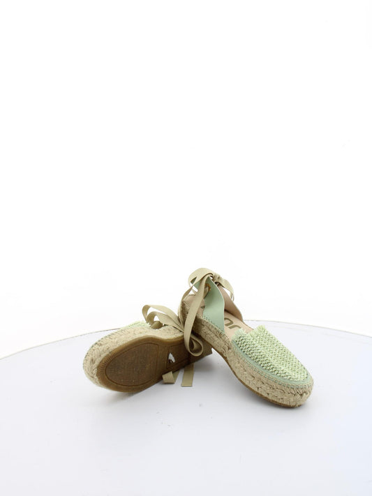 cbeb48a3515d5ad45e09f0b0a0b3ae77