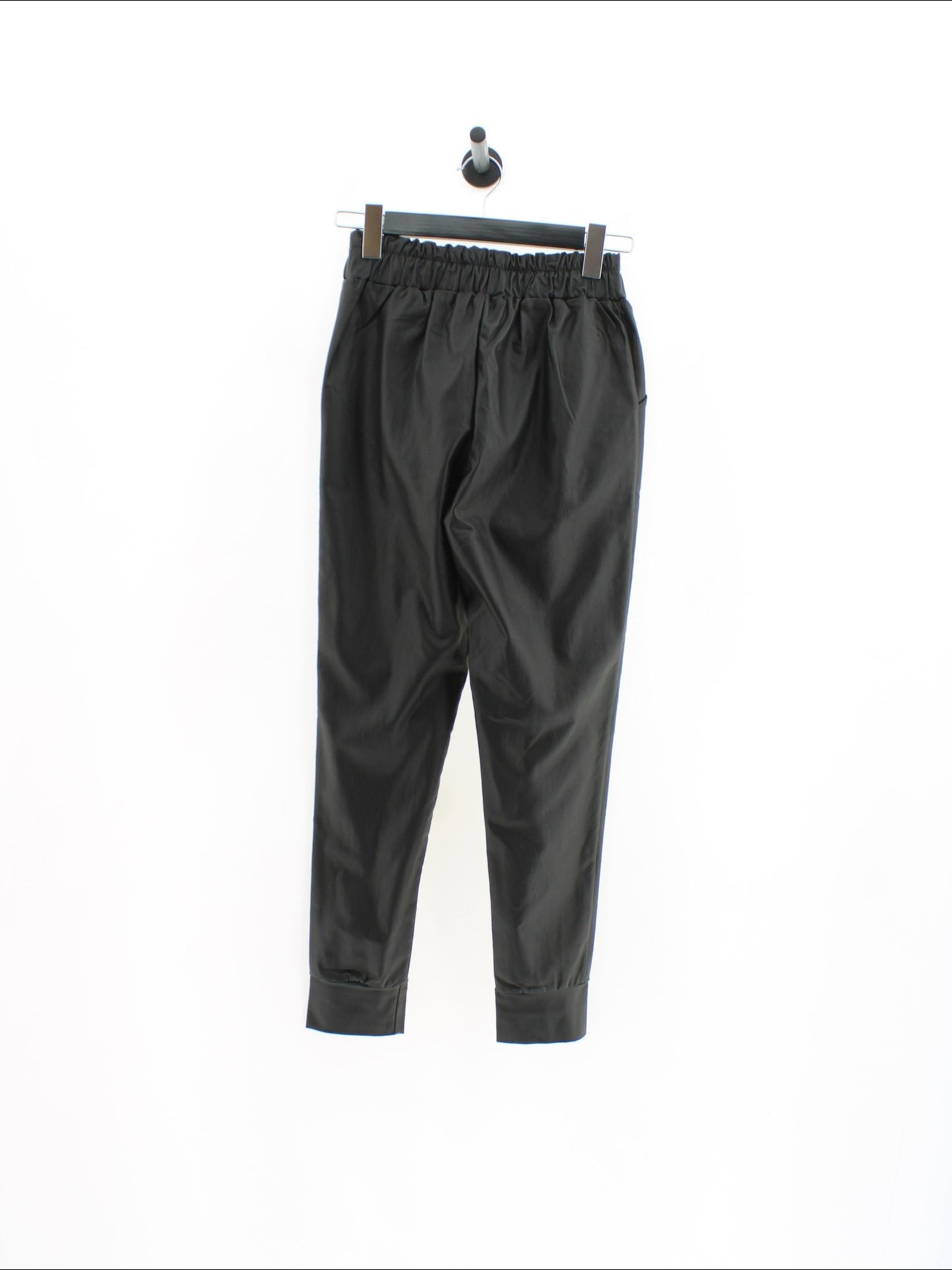 6d5d46ced0c18190b187f9ba36392501