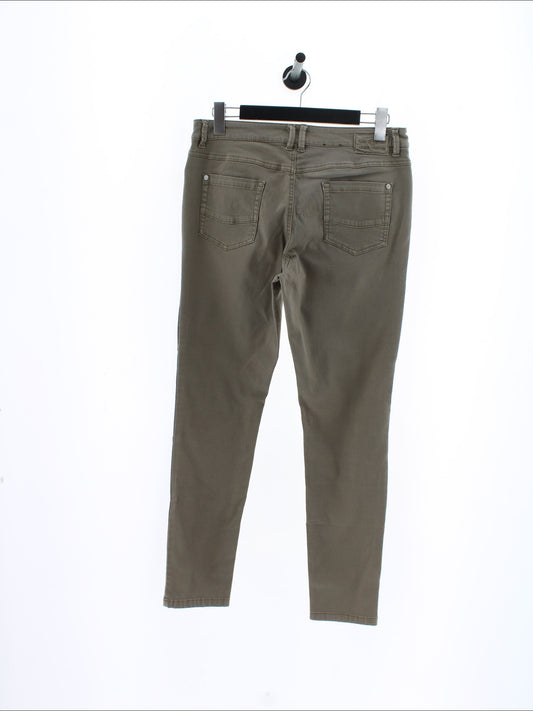 0be6a55de3d716dfab3e4a12ebab14ba