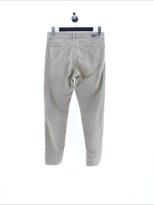 a221b897763e2761c89db8e21dee7b7b