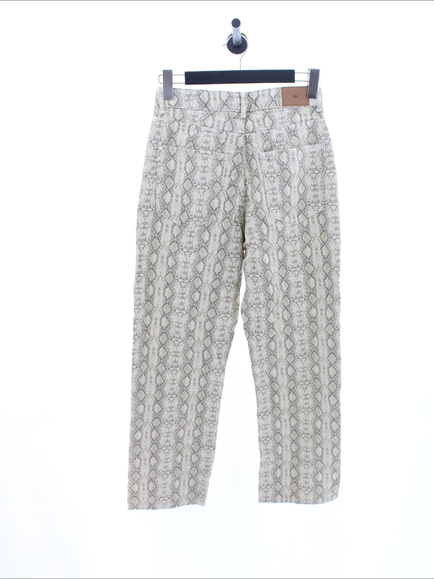 38ca6e27e6dd4139e91d152cd768a789