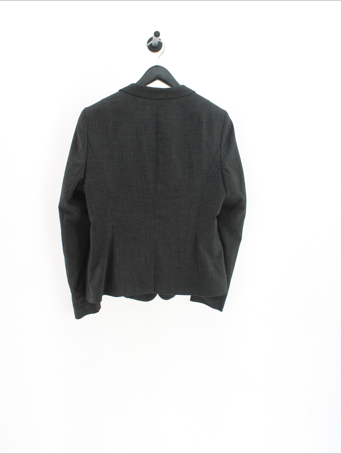 d3701565c1693b8d203bf18810fa70e7