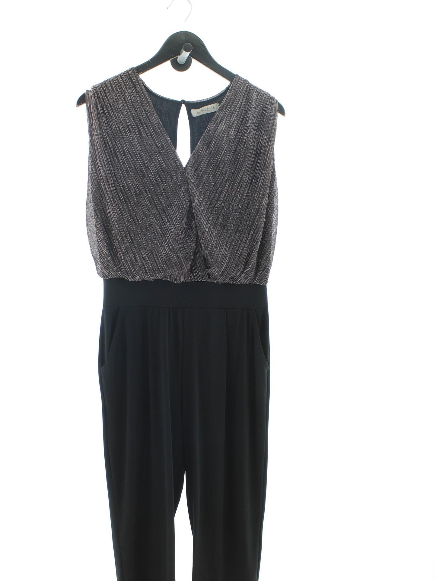 9d7a520baf5924821a433036bb49521b