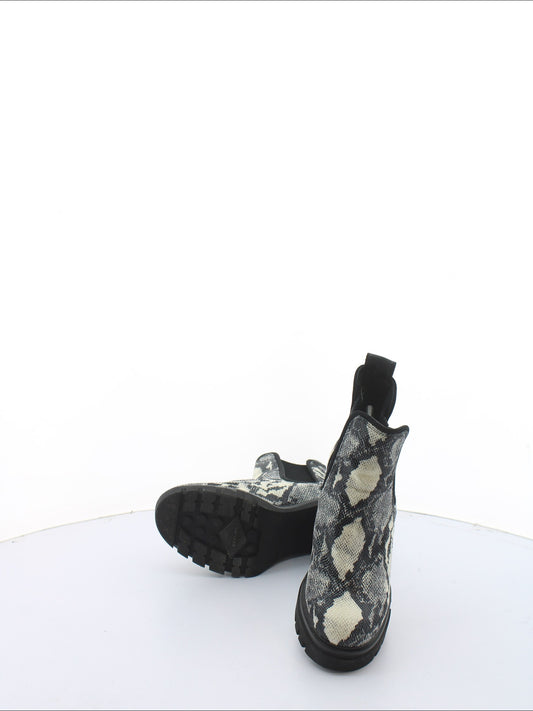 a4ae82a80f650ef7704f3cf82c7e4200