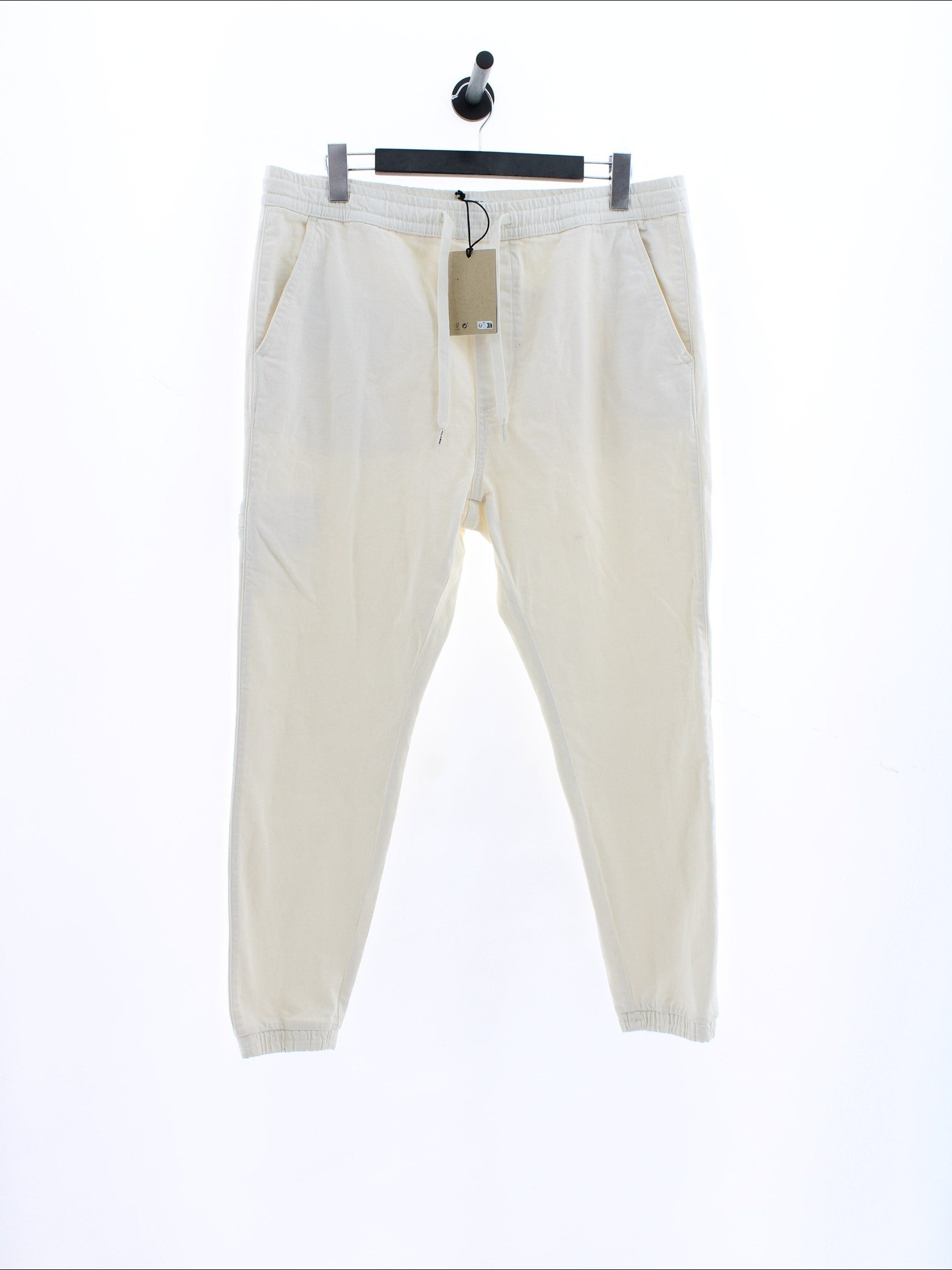 3046042736a06b094515c32953105d00