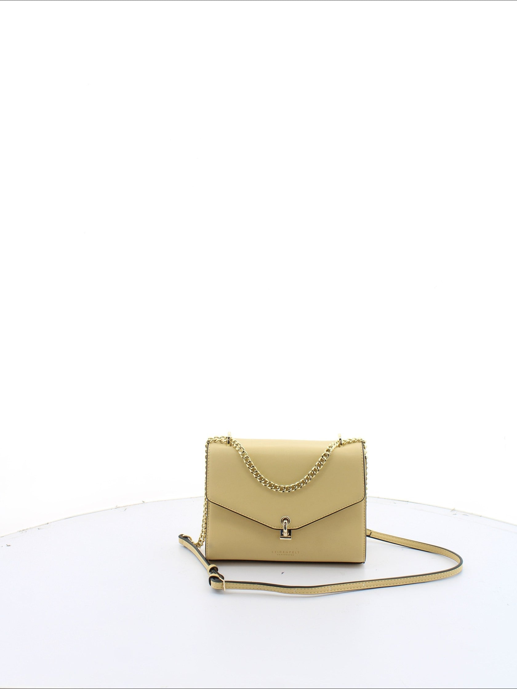 e53942cfa8678e5fde91a085ede7b4fe