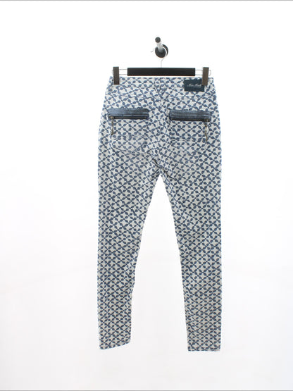 5c61fbd74cce2a3a4af2700190d0ec85