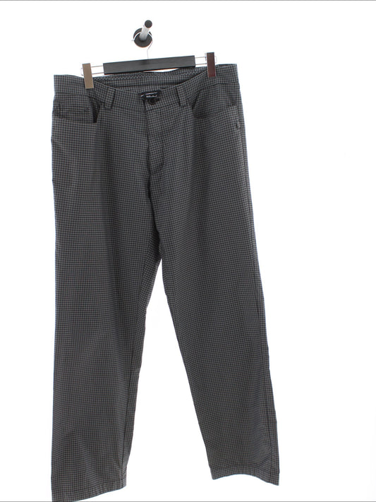 96f1600db054e6cef8cf43eb9333e3fa