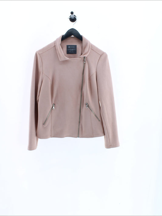 8b4e10880bf2bf5eccb4985faabb3820