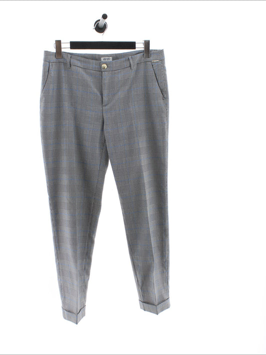 8098ca1ab0bcf4022d5a55b7b0198b56