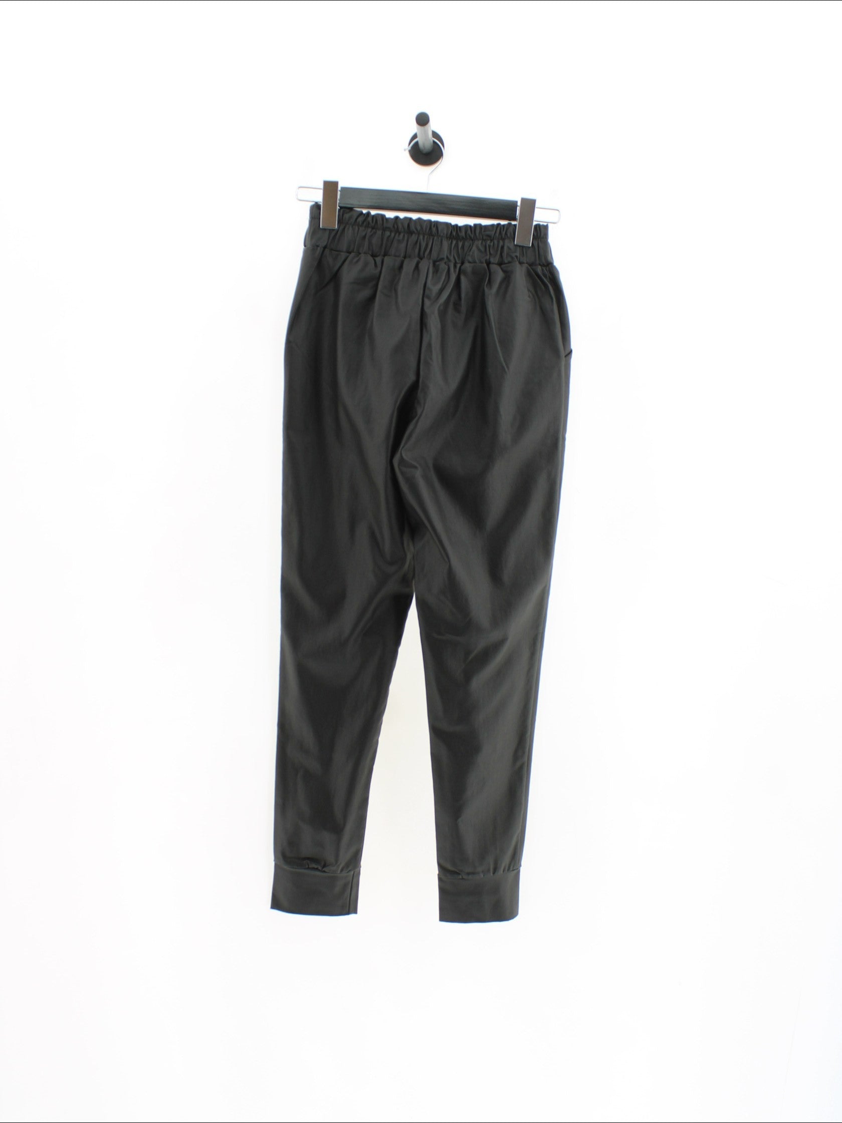 6d5d46ced0c18190b187f9ba36392501