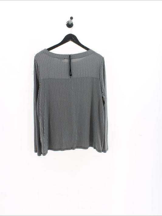 6d5d811dd5c655f50d1d7e4f15f94972