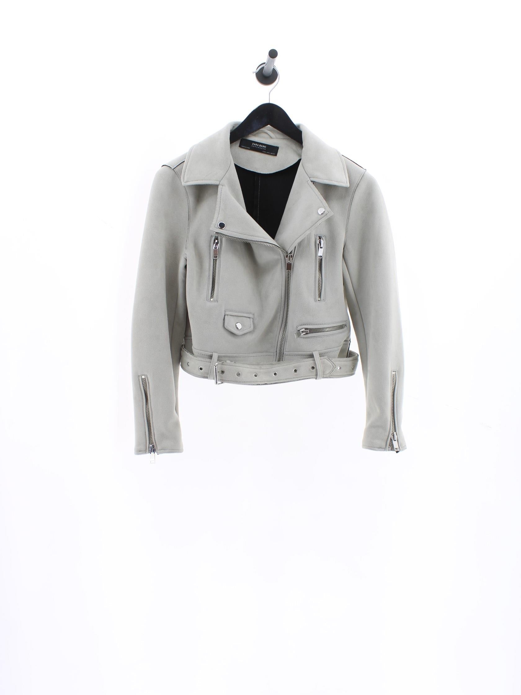 d143e627a9ff0ee1aa07c0d1b35d18bc