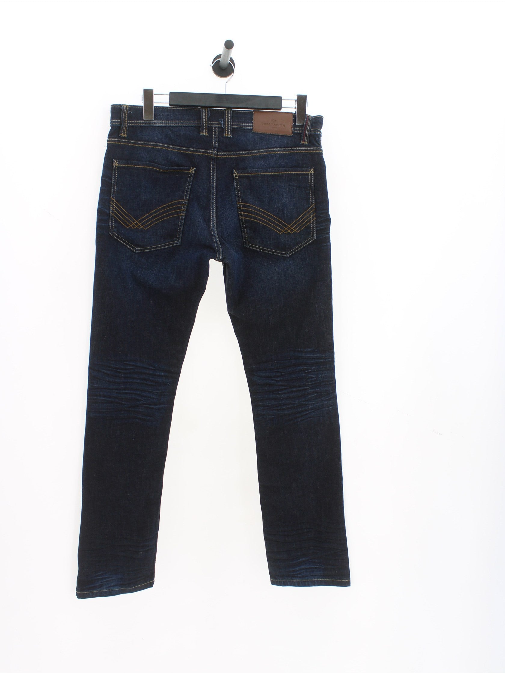 ee6fc926fc7556d4e8d35c87baa815d2