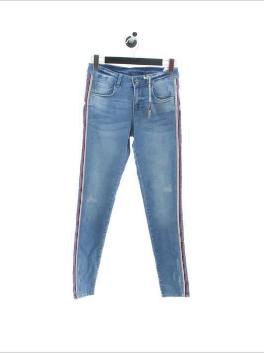 e8e058d4162e3acd72eb42bc35a1963d