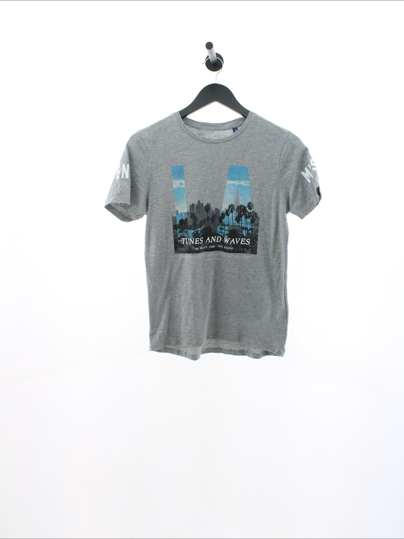 51d7d8706ee34cfd59843ad56e5beb0e