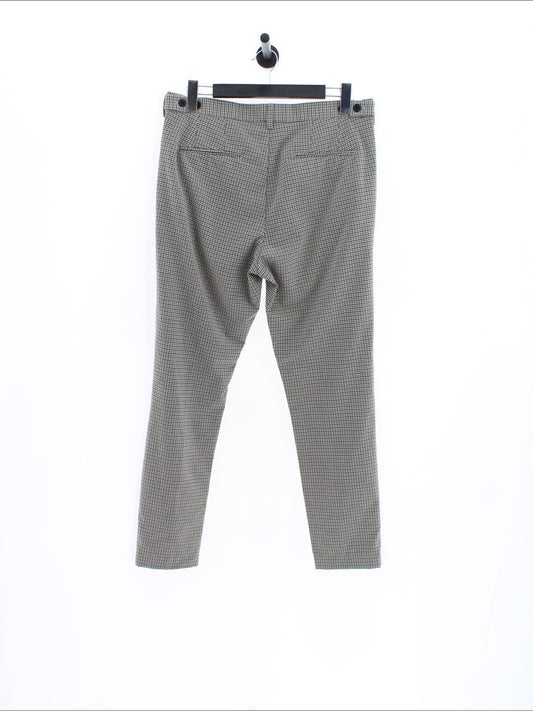 f93c99bb776d237eb9682a03b4752f14