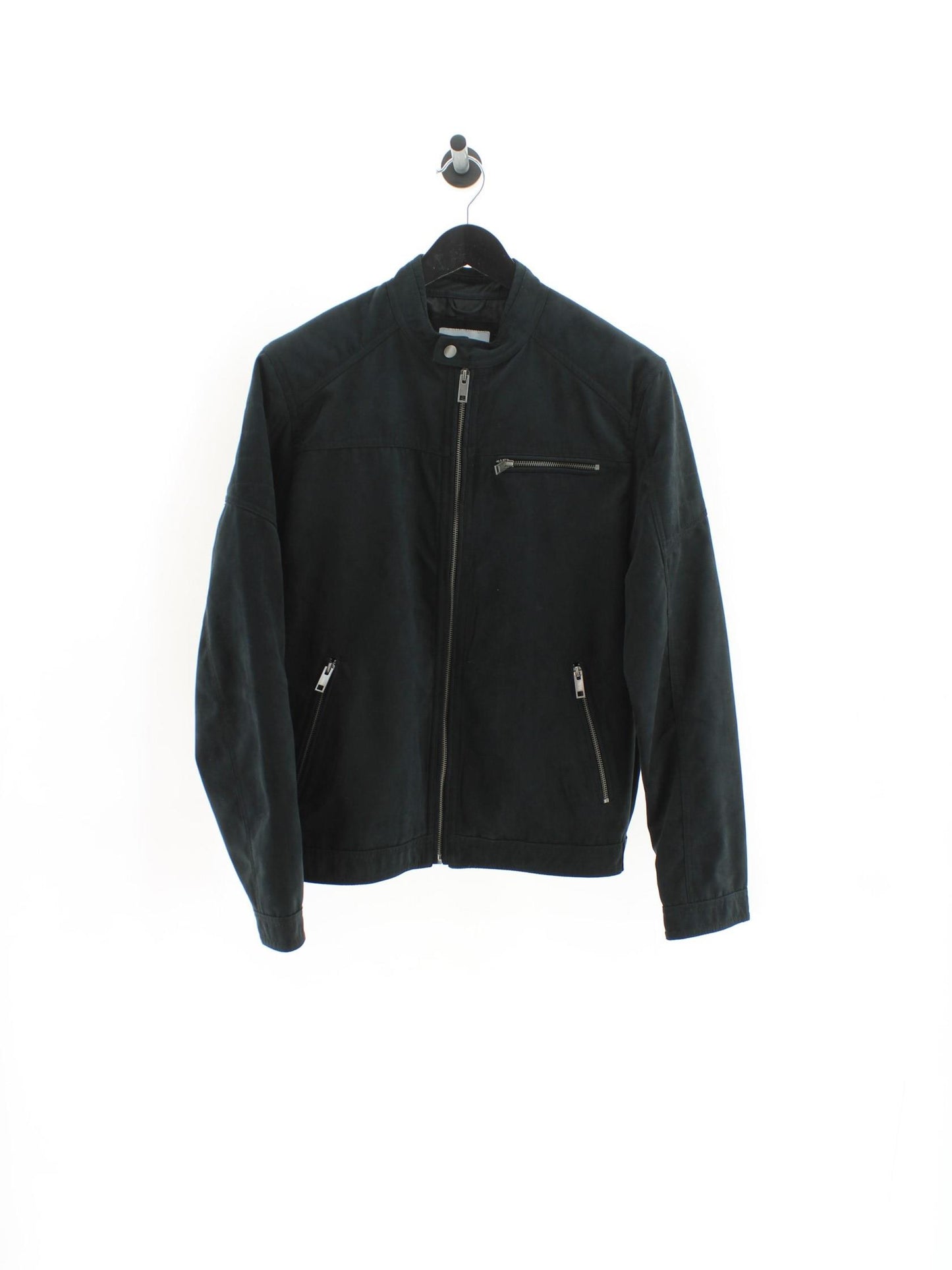 64ea0348bb8456421bd4ab22a7753a3c