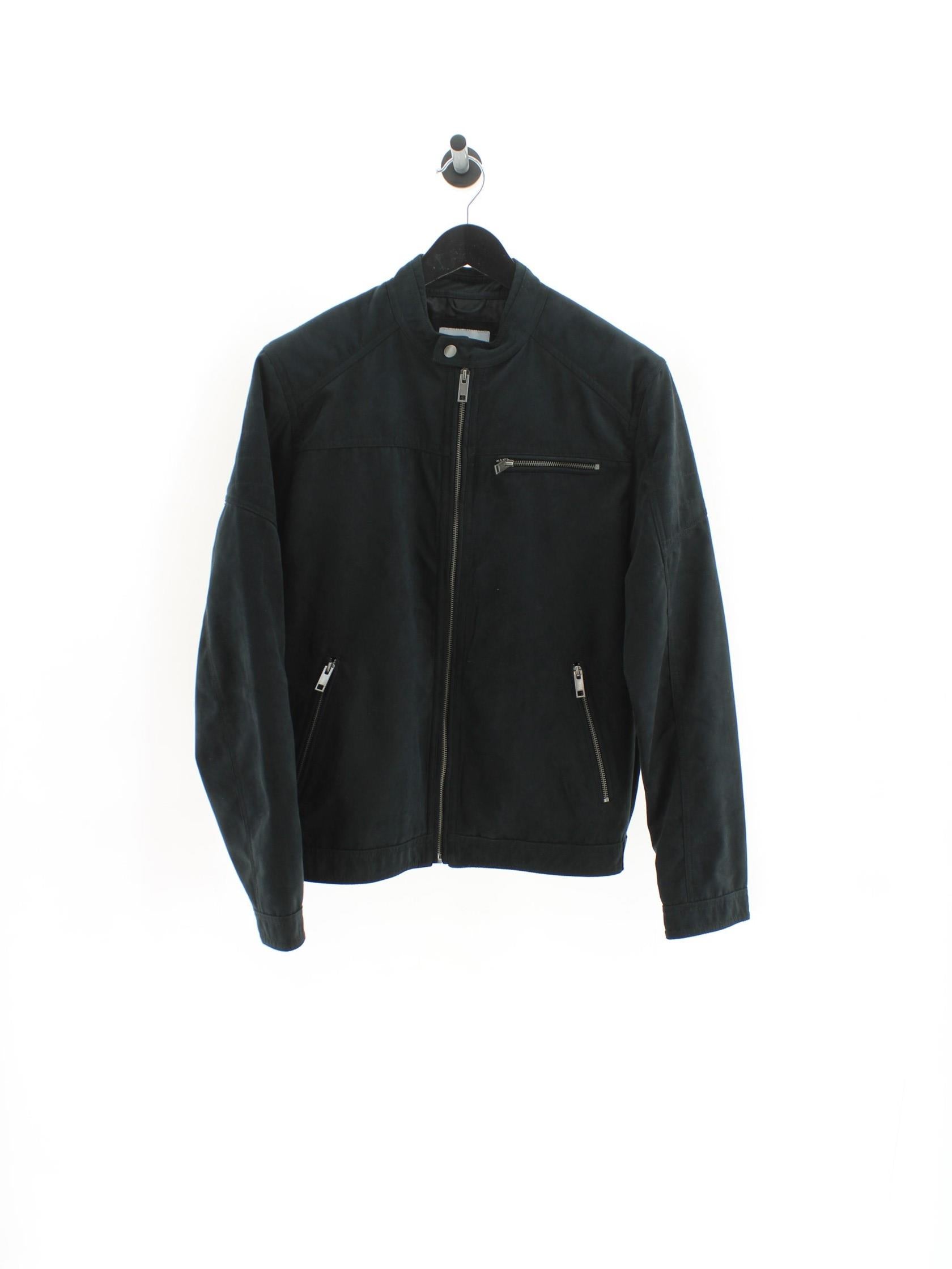 64ea0348bb8456421bd4ab22a7753a3c