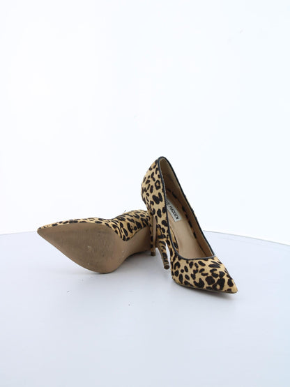 34698e887ce3ecf43c49bc5e9e49b548