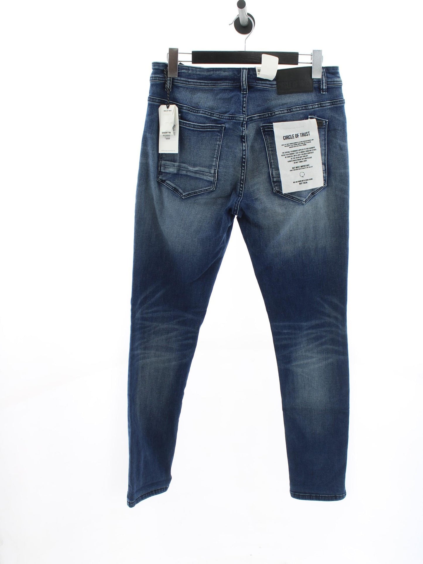 ea411927a3944cf713243f6197965fe5